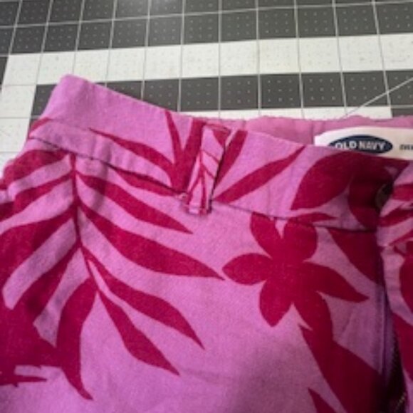 Old Navy Floral Women's Shorts (size 4) - Picture 3 of 5